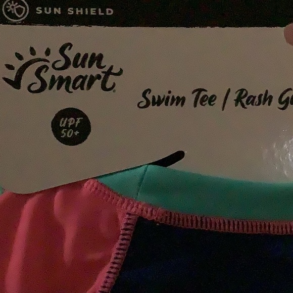 Sun Smart Size 2-4Y UPF50 Swim Tee/Rash Guard. New With Tag - Picture 3 of 3